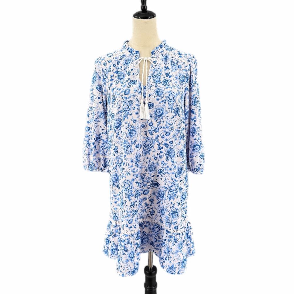 Crown & Ivy Blue White Floral Neck Tie Ruffle Crochet 3/4 Sleeve Shift Dress